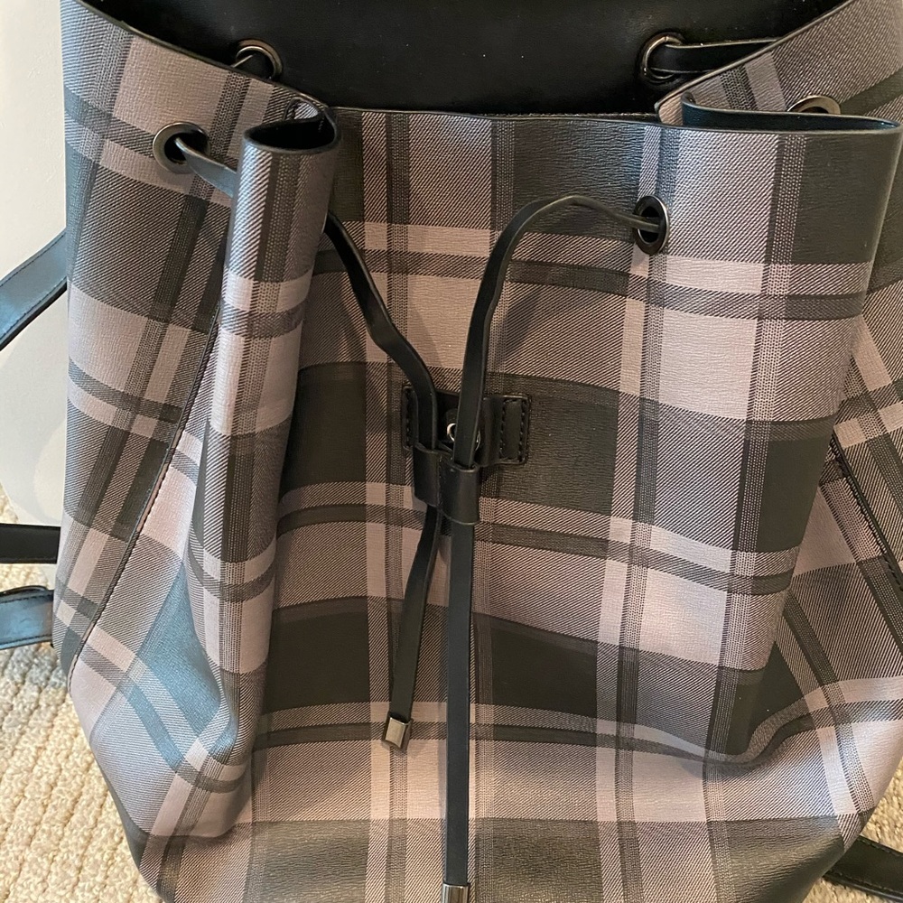 Backpack - Picture 2 of 5